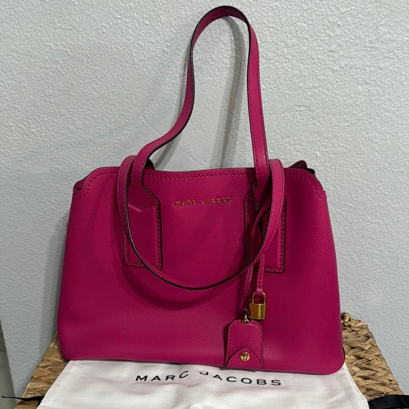 Marc Jacobs Handbags - MARC JACOBS MAGENTA THE EDITOR 38
MEDIUM TOTE with Gold Accents